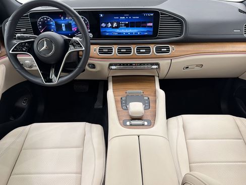 Used 2025 Mercedes-Benz GLS 450 4MATIC image 15