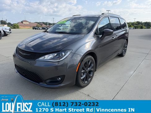 Used 2019 Chrysler Pacifica Touring-L w/ Advanced Safetytec Group FWD image 3
