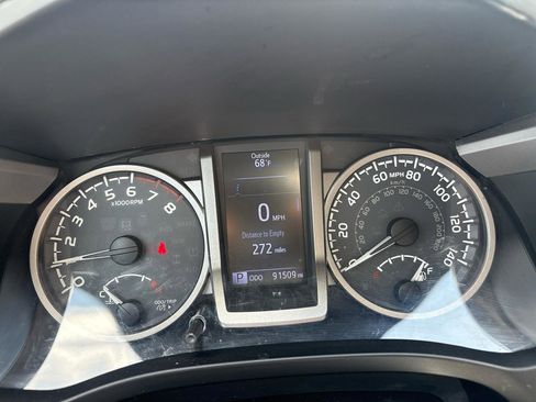 Used 2019 Toyota Tacoma SR5 image 10