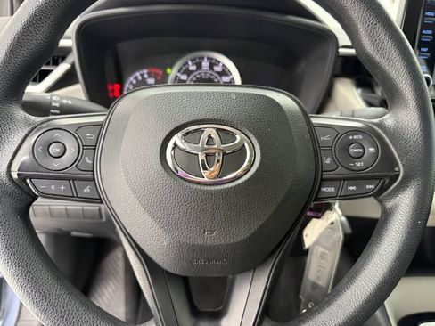 Used 2022 Toyota Corolla LE FWD image 7