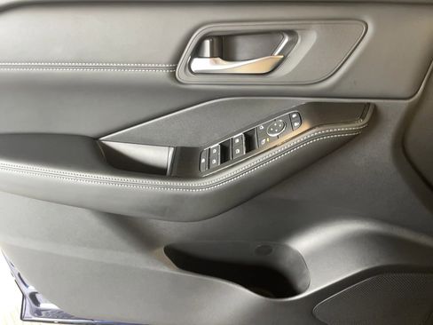 Used 2025 Nissan Rogue SL image 13