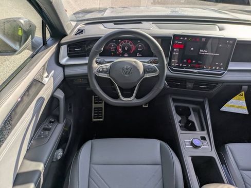 New 2026 Volkswagen Tiguan SE R-Line FWD image 16