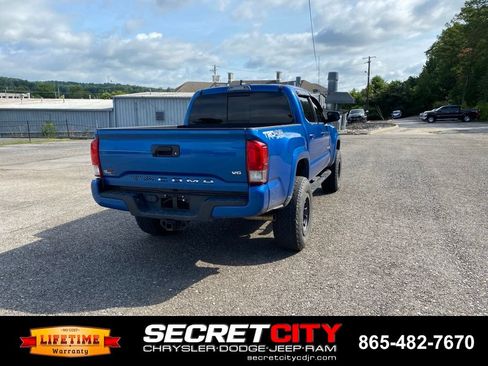 Used 2017 Toyota Tacoma TRD Sport w/ Tow Package (A/T) AWD/4WD image 5