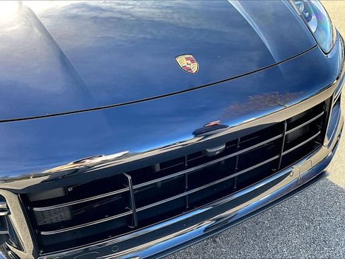 Used 2020 Porsche Cayenne Turbo image 32