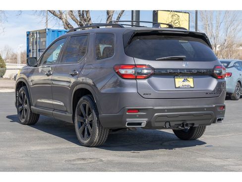 Used 2025 Honda Pilot Black Edition image 5