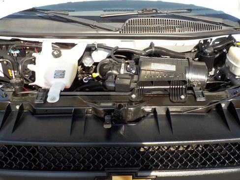 Used 2017 Chevrolet Express 2500 image 30