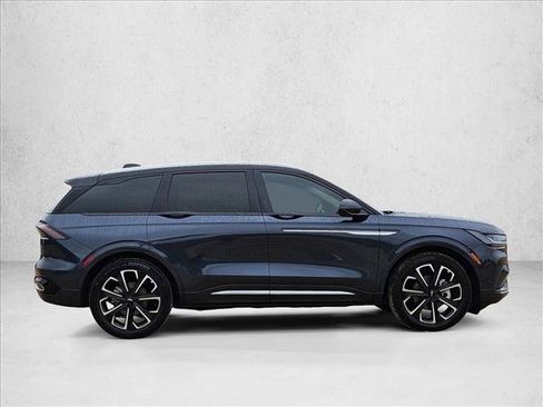 Used 2024 Lincoln Nautilus Reserve AWD/4WD image 4