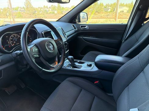 Used 2019 Jeep Grand Cherokee Laredo AWD/4WD image 20