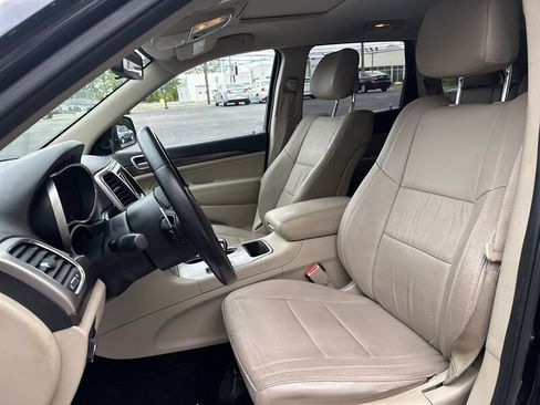 Used 2014 Jeep Grand Cherokee Laredo w/ Quick Order Package 23E AWD/4WD image 10