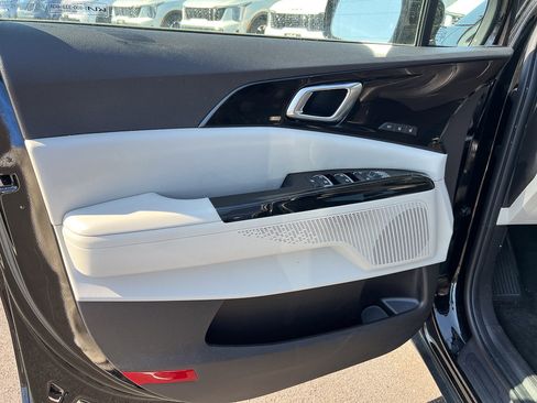 Used 2023 Kia Carnival SX image 16