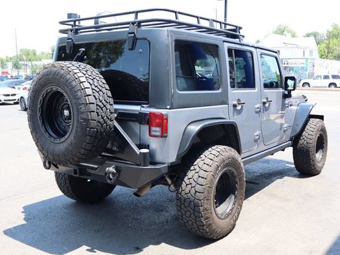 Used 2015 Jeep Wrangler Unlimited Rubicon w/ Connectivity Group AWD/4WD image 5