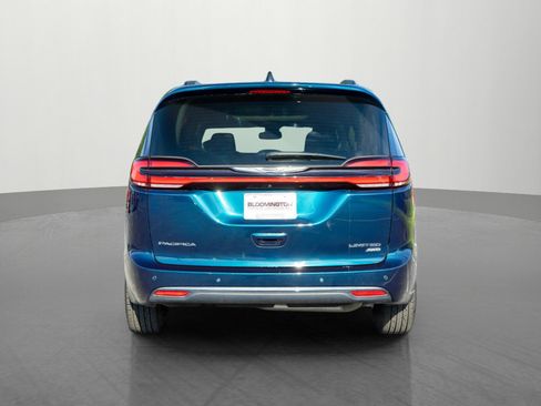 Used 2023 Chrysler Pacifica Limited AWD/4WD image 6