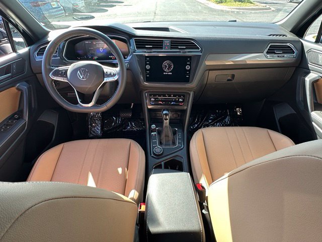 Used 2023 Volkswagen Tiguan SE AWD/4WD image 30