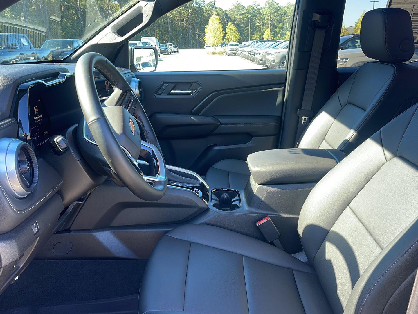 Used 2025 Chevrolet Colorado LT w/ LT Convenience Package AWD/4WD image 18