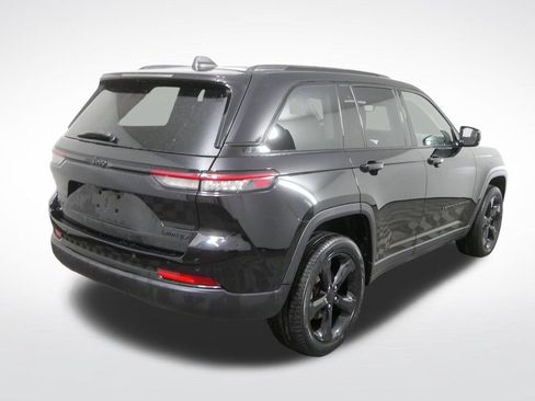 Used 2023 Jeep Grand Cherokee Limited w/ Black Appearance Package AWD/4WD image 3