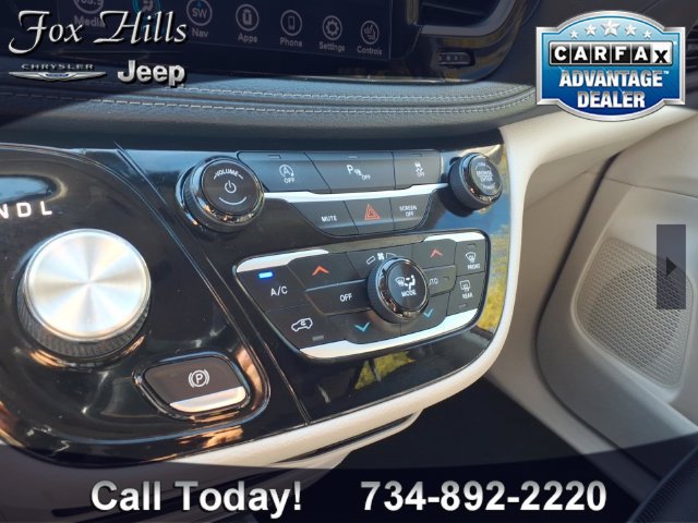 Used 2020 Chrysler Pacifica Limited w/ 8-pass Seating Package FWD image 23
