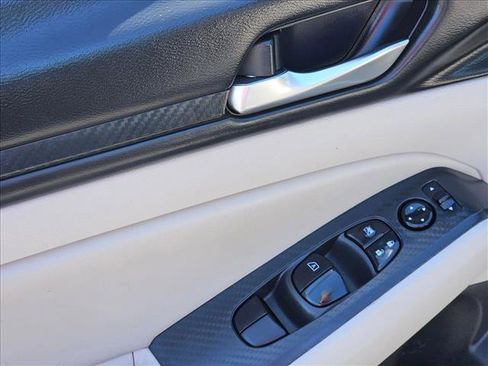 Used 2024 Nissan Altima 2.5 SV FWD image 10