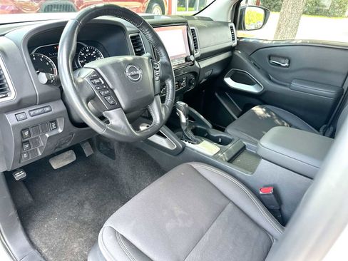 Used 2022 Nissan Frontier SV RWD image 18