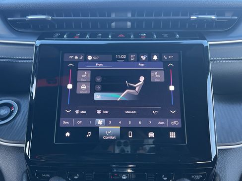 Used 2023 Jeep Grand Cherokee L Laredo image 24