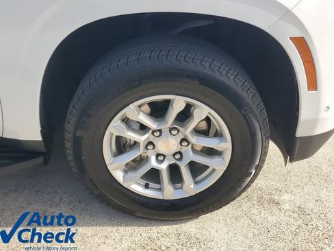 Used 2025 Chevrolet Suburban LS RWD image 6