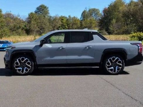 New 2025 Chevrolet Silverado EV RST AWD/4WD image 73
