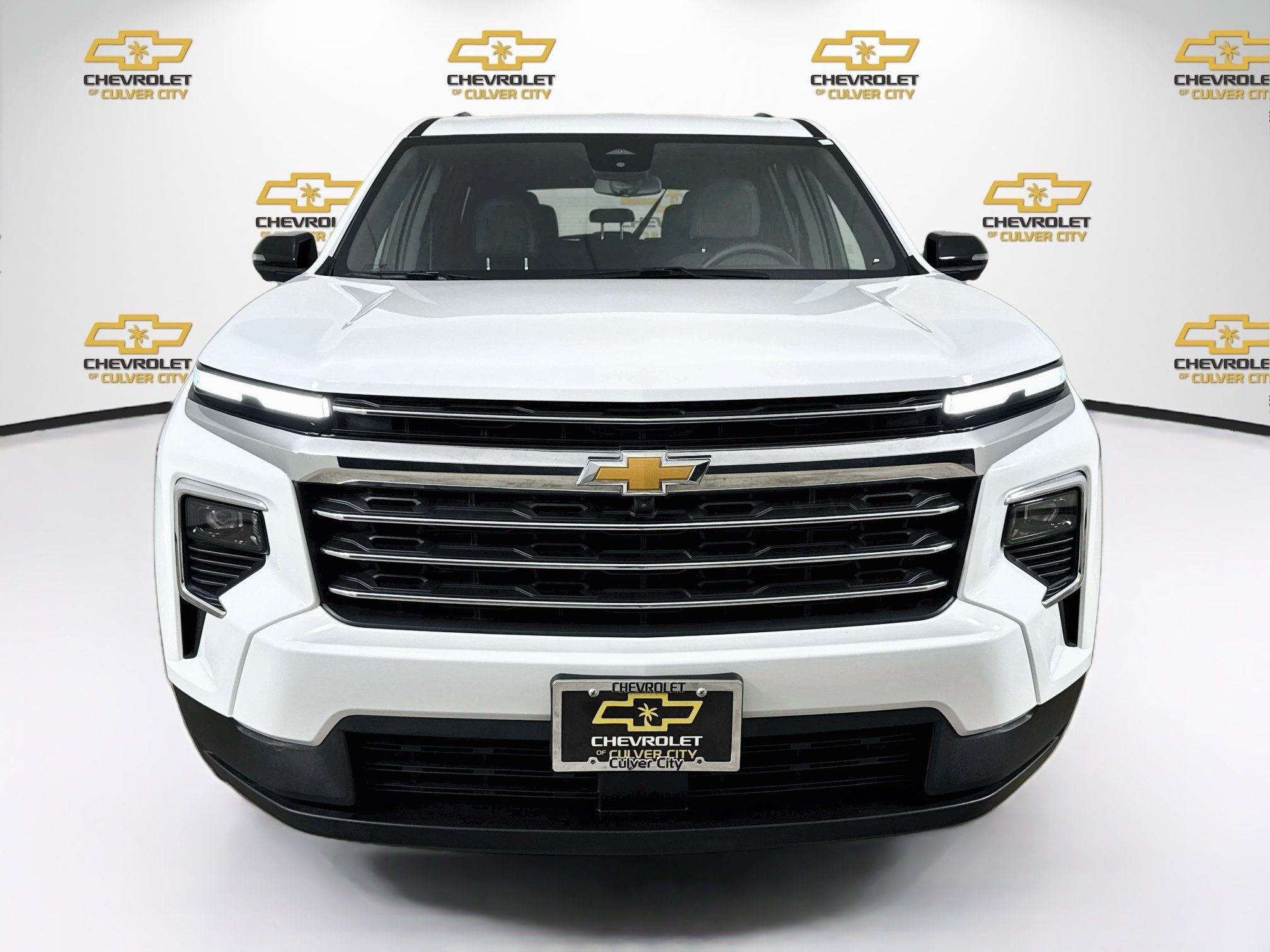Used 2024 Chevrolet Traverse LT FWD image 2