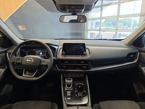 Used 2026 Nissan Rogue SV FWD image 18
