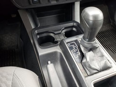 Used 2020 Toyota Tacoma SR AWD/4WD image 23