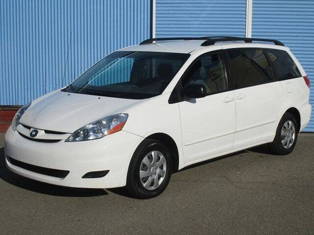 Used 2007 Toyota Sienna LE w/ LE Pkg 4 FWD image 2