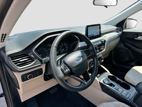 Certified 2022 Ford Escape SEL FWD image 9