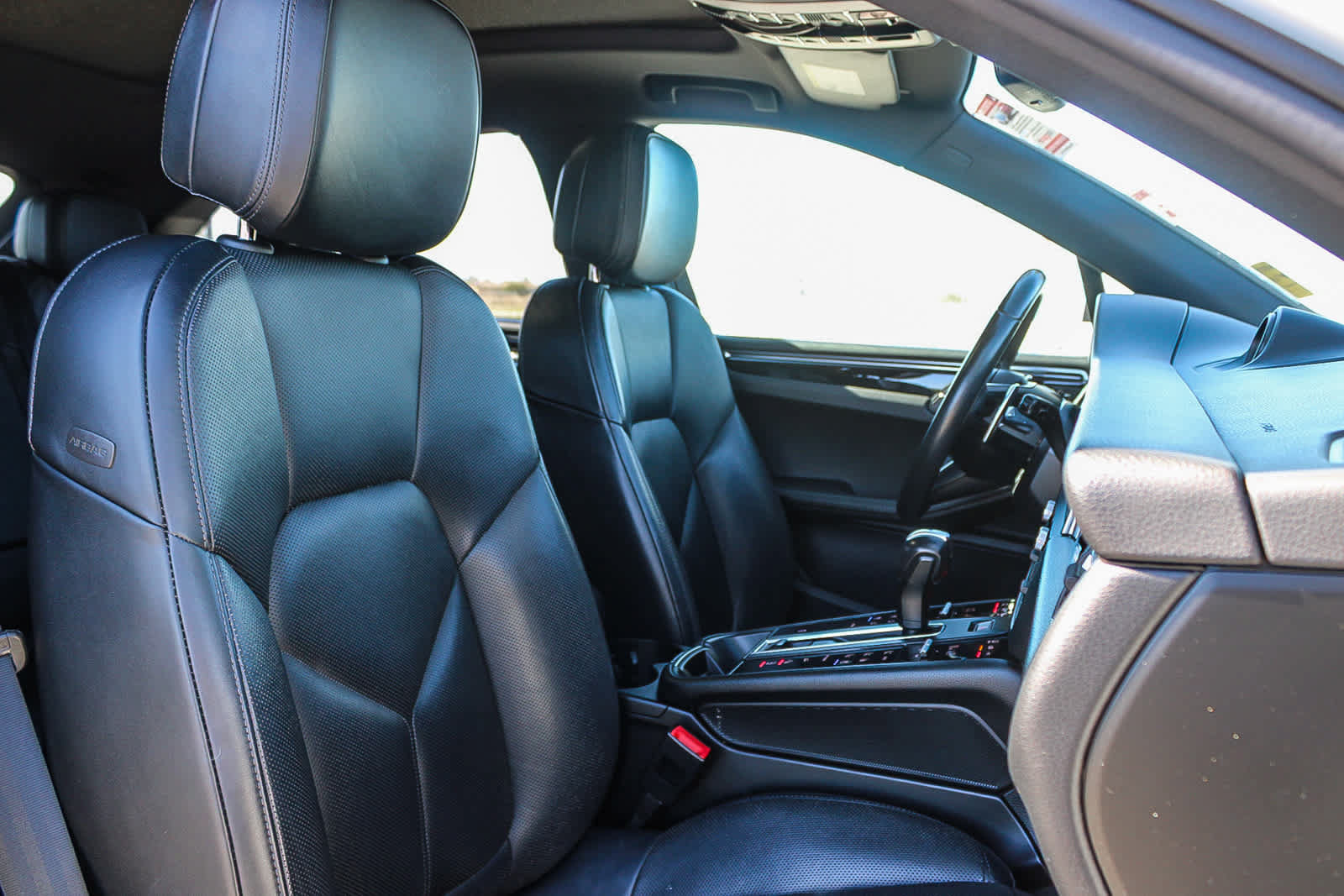 Used 2024 Porsche Macan AWD/4WD image 16