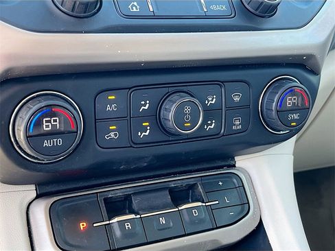 Used 2021 GMC Acadia Denali w/ Denali Technology Package image 16