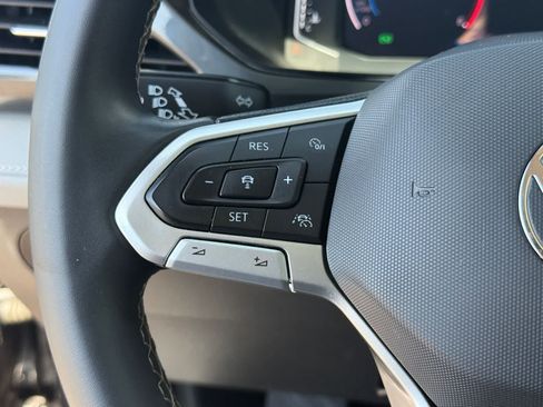 Used 2022 Volkswagen Taos SEL w/ Panoramic Sunroof Package AWD/4WD image 18