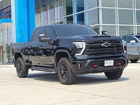 Used 2026 Chevrolet Silverado 2500 LTZ w/ LTZ Plus Package AWD/4WD image 2