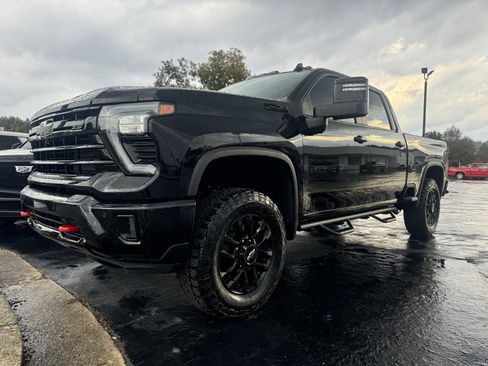 Used 2025 Chevrolet Silverado 2500 LT w/ Trail Boss Package image 2