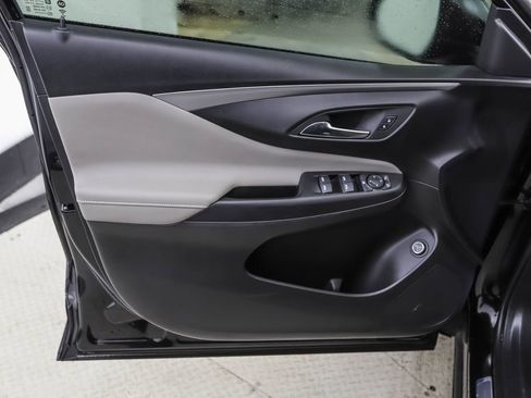 Used 2025 Buick Envista Avenir image 9