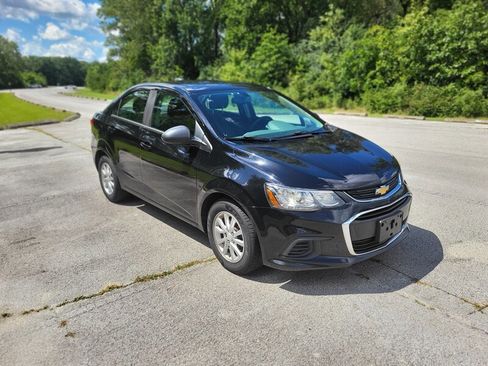 Used 2017 Chevrolet Sonic LT image 4