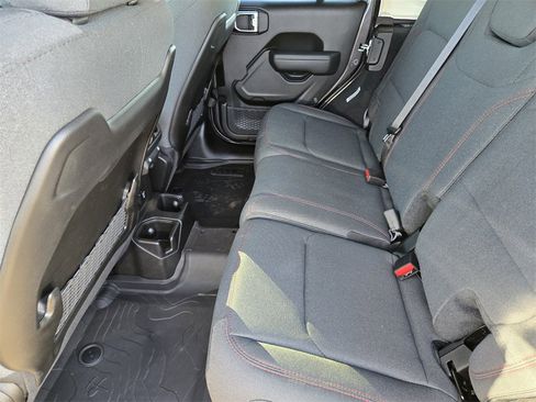 Used 2026 Jeep Wrangler Unlimited Rubicon image 18