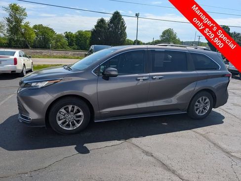 Used 2021 Toyota Sienna XLE w/ XLE Plus Package AWD/4WD image 4