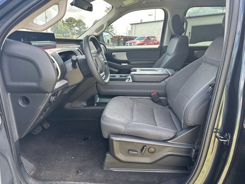 Certified 2025 Ford Expedition Active AWD/4WD image 9