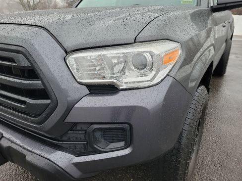 Used 2018 Toyota Tacoma SR w/ SR Convenience Package image 9