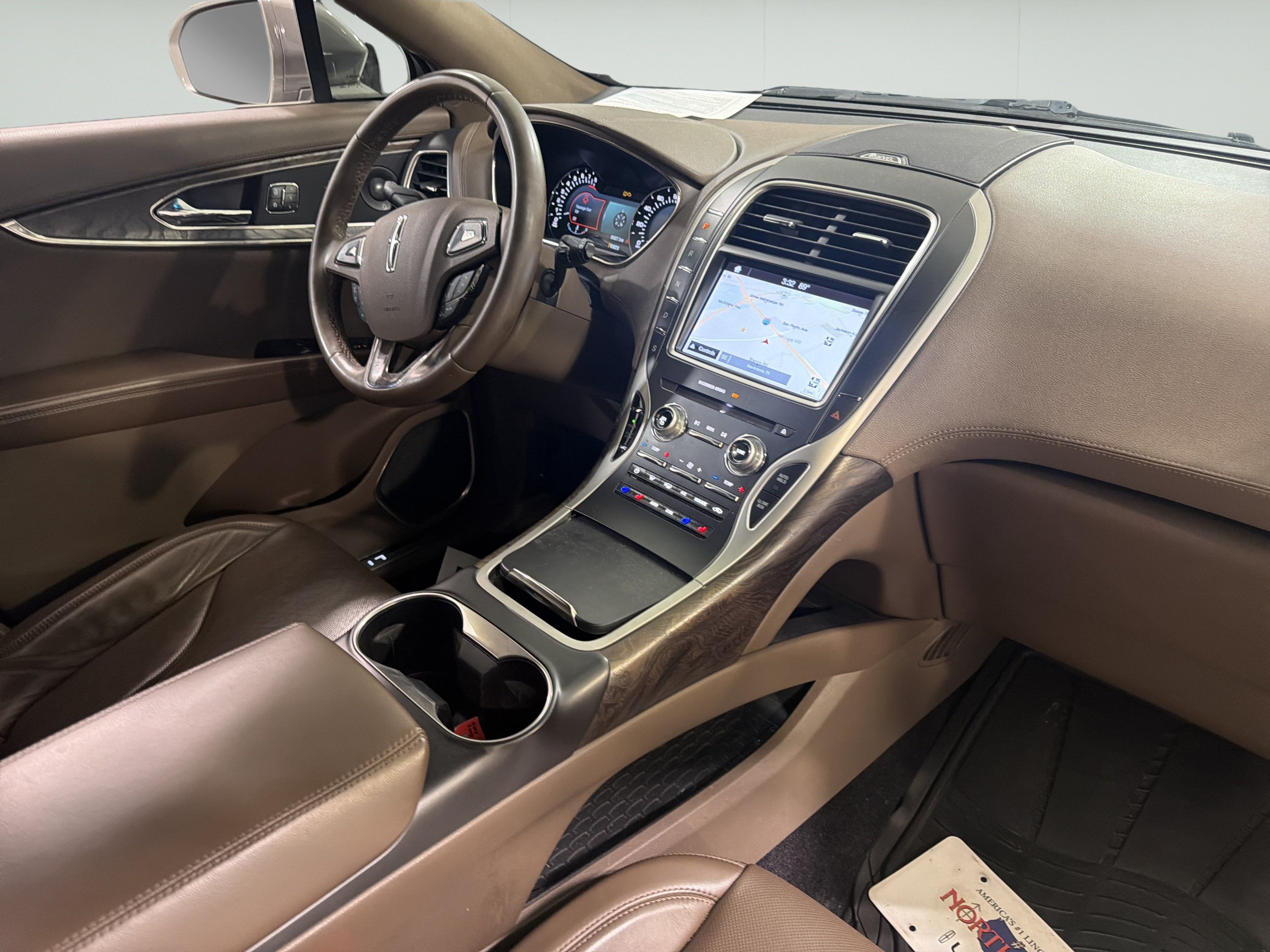 Used 2016 Lincoln MKX Reserve w/ Climate Package FWD image 13