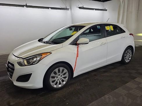 Used 2017 Hyundai Elantra GT image 6