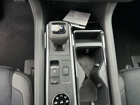 New 2025 Nissan Pathfinder SV w/ Black Appearance Package image 17