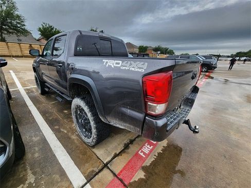 Used 2017 Toyota Tacoma TRD Off-Road AWD/4WD image 6