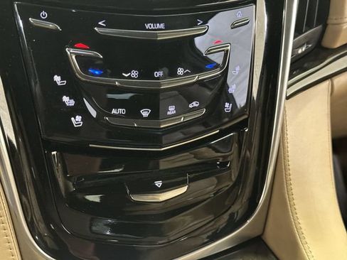 Used 2018 Cadillac Escalade Platinum RWD image 18