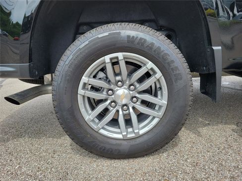 Used 2024 Chevrolet Colorado LT w/ LT Convenience Package III RWD image 6