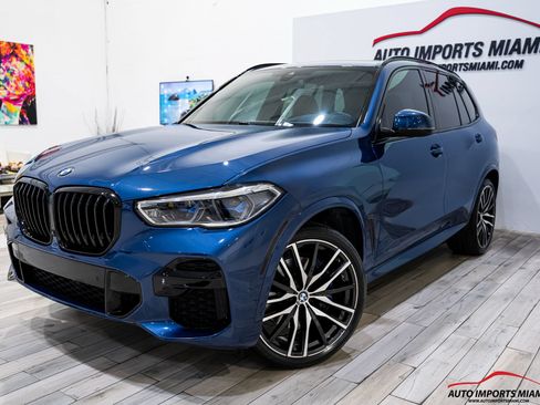 Used 2022 BMW X5 xDrive40i w/ M Sport Package AWD/4WD image 1