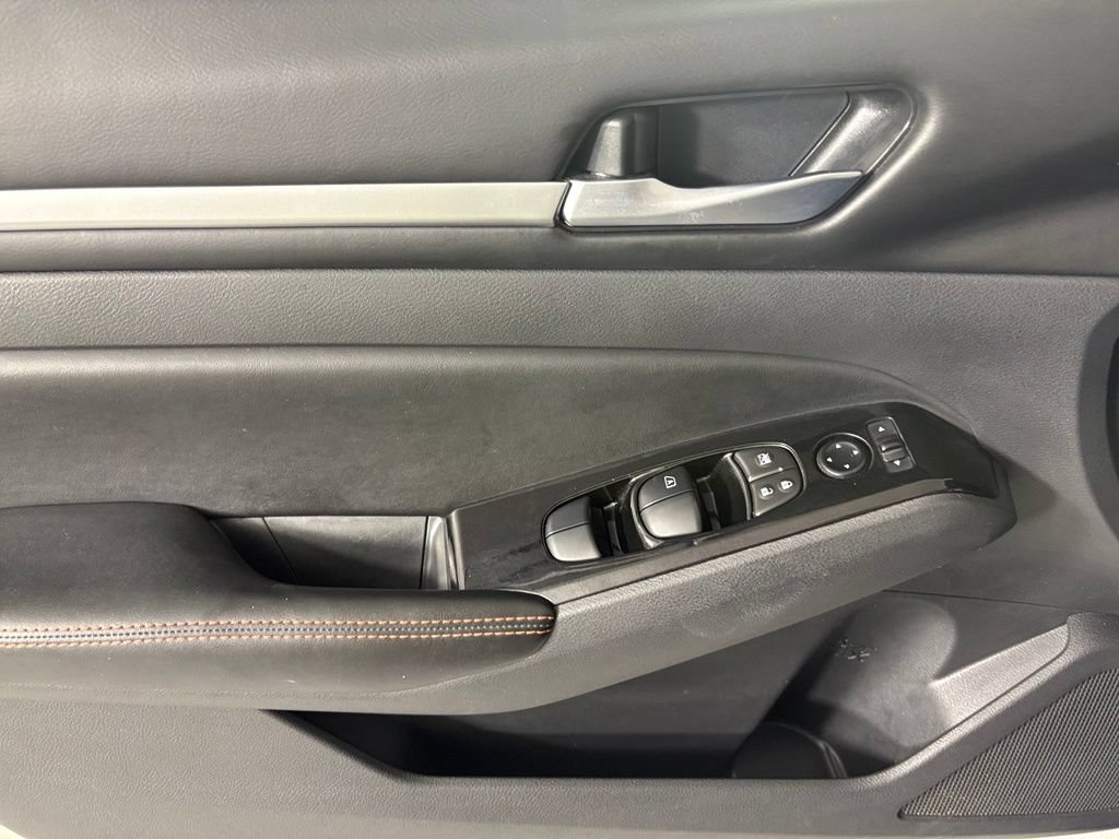 Used 2024 Nissan Altima 2.5 SR FWD image 19