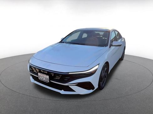Used 2025 Hyundai Elantra Limited image 7